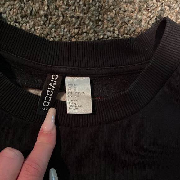 H&M crewneck - Picture 3 of 4
